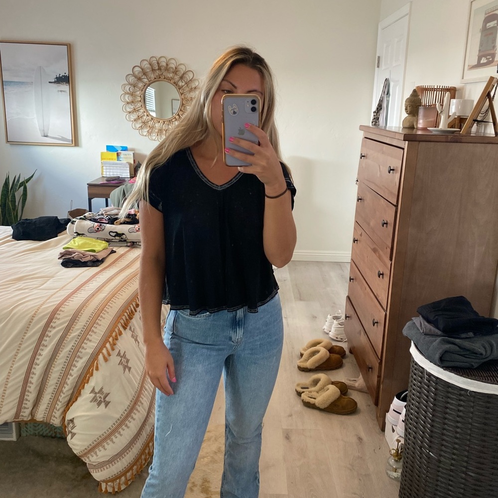 Black tee